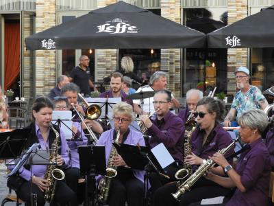 Intocht avondvierdaagse Hoogezand